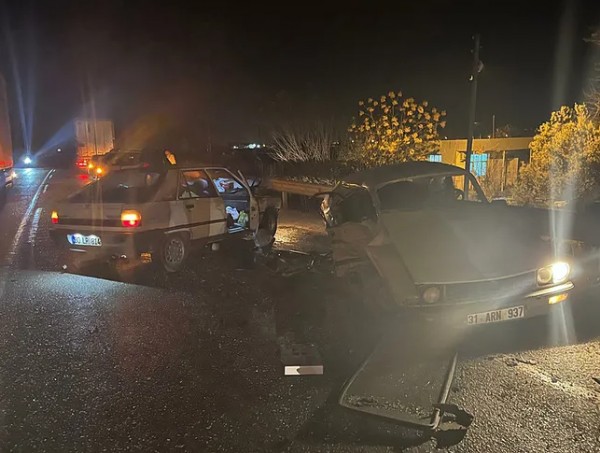 Osmaniye'de iki otomobil çarpıştı: Ölü ve yaralılar var